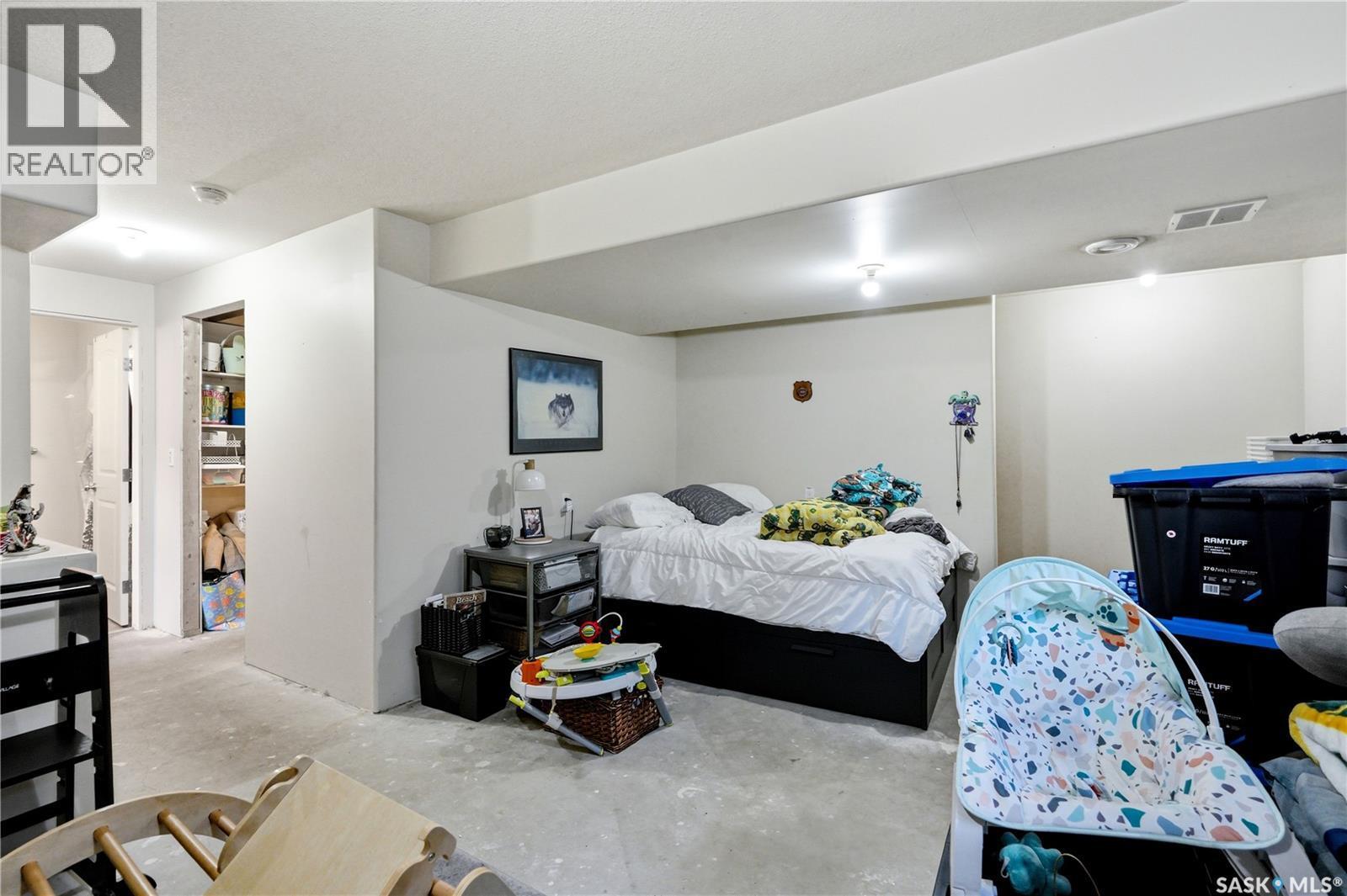 668 Lehrer Crescent, Saskatoon, SK - Indoor Photo Showing Bedroom