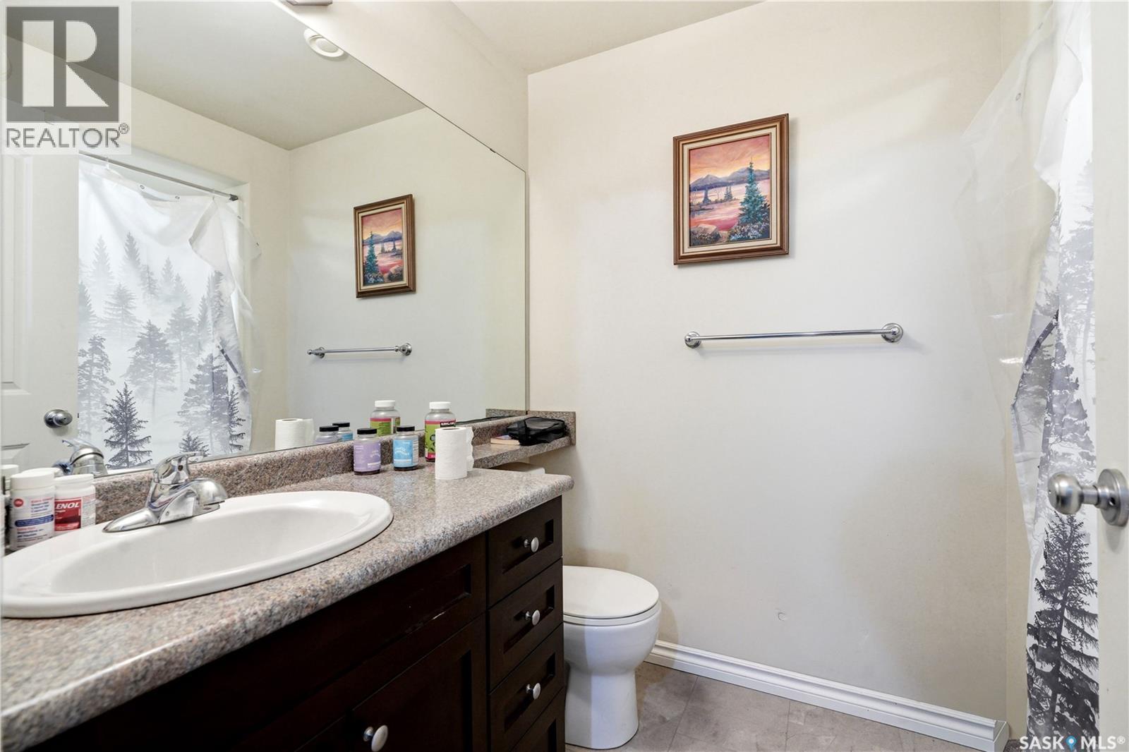 668 Lehrer Crescent, Saskatoon, SK - Indoor Photo Showing Bathroom