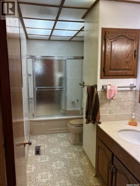203 Argyle Street, Regina, SK - Indoor Photo Showing Bathroom