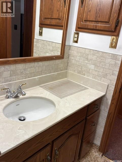 203 Argyle Street, Regina, SK - Indoor Photo Showing Bathroom