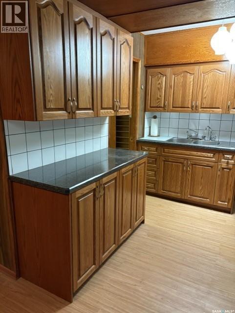203 Argyle Street, Regina, SK - Indoor Photo Showing Kitchen