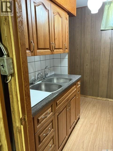 203 Argyle Street, Regina, SK - Indoor Photo Showing Kitchen With Double Sink