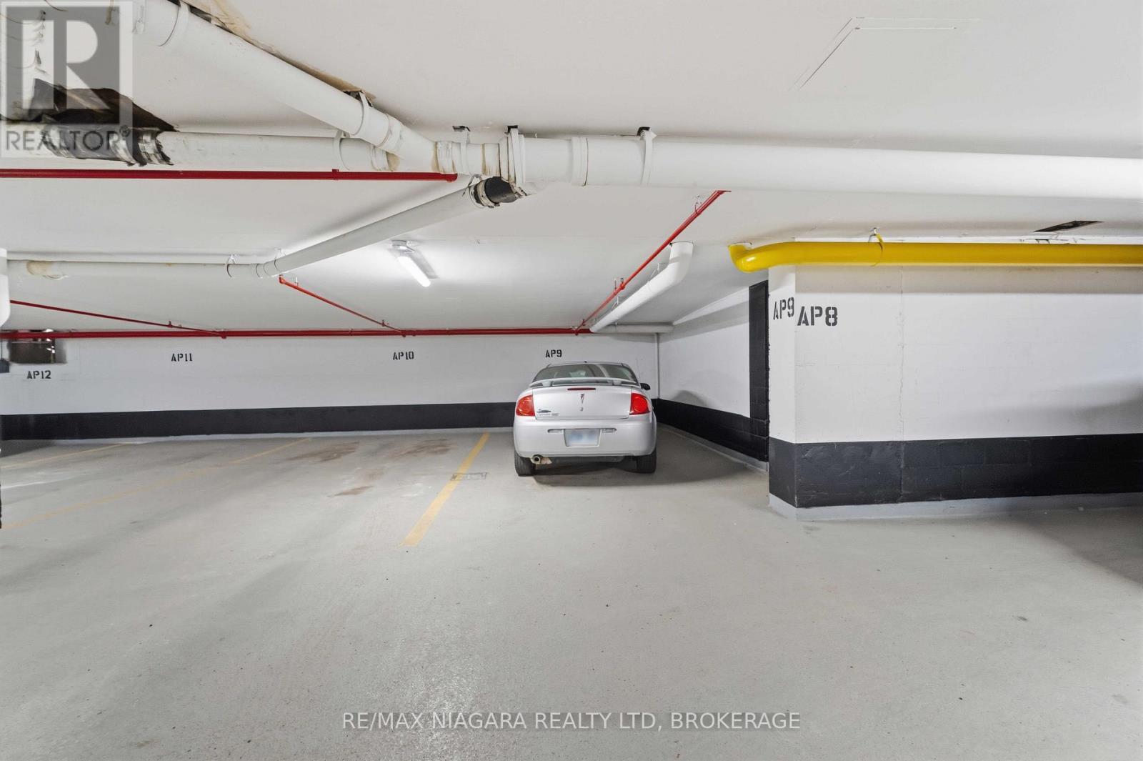 Corner Garage parking spot - 1207 - 7 Gale Crescent, St. Catharines (E. Chester), ON - Indoor Photo Showing Garage