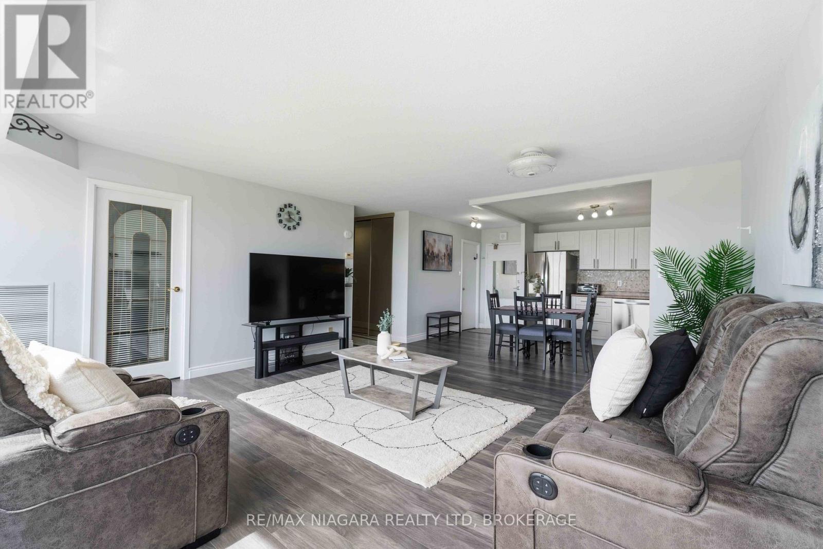 1207 - 7 Gale Crescent, St. Catharines (E. Chester), ON - Indoor Photo Showing Living Room
