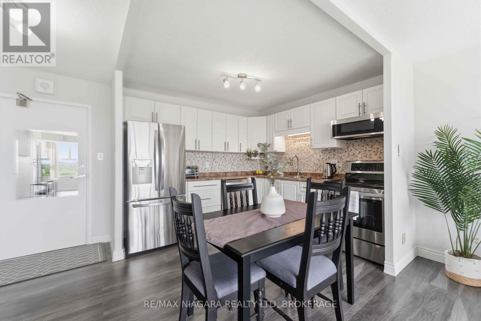 1207 - 7 Gale Crescent, St. Catharines (E. Chester), ON - Indoor