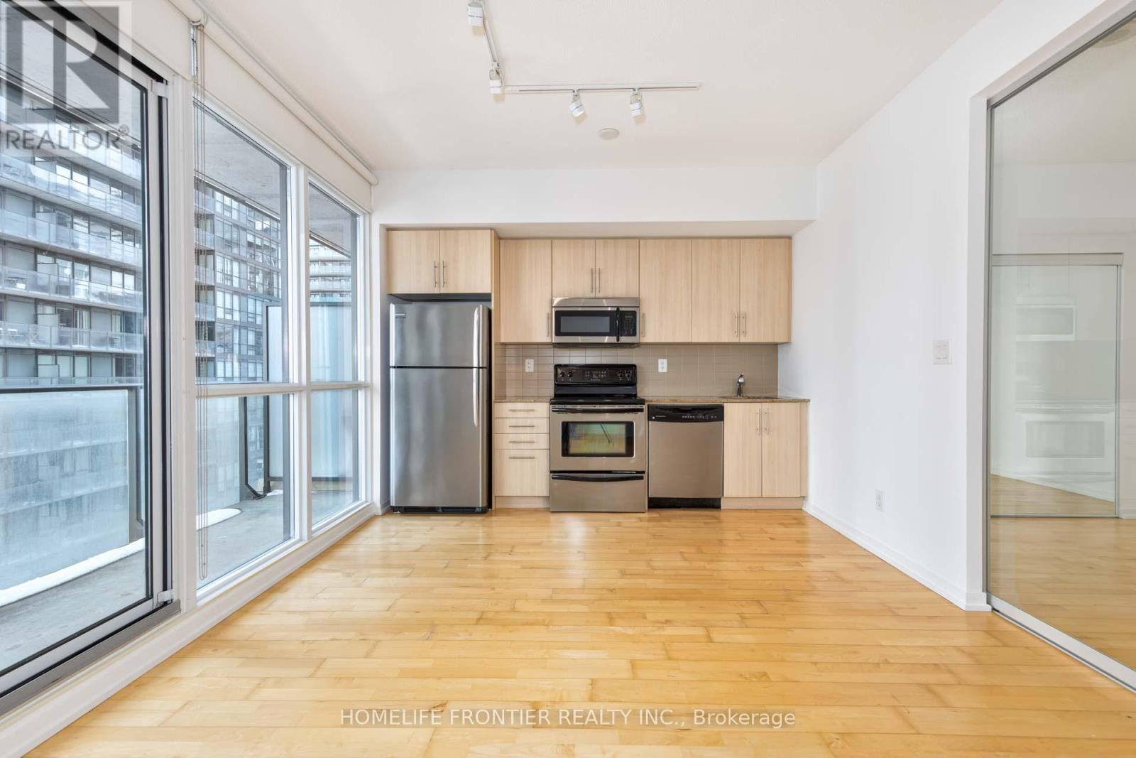 2111 - 65 Bremner Boulevard, Toronto, ON - Indoor Photo Showing Kitchen