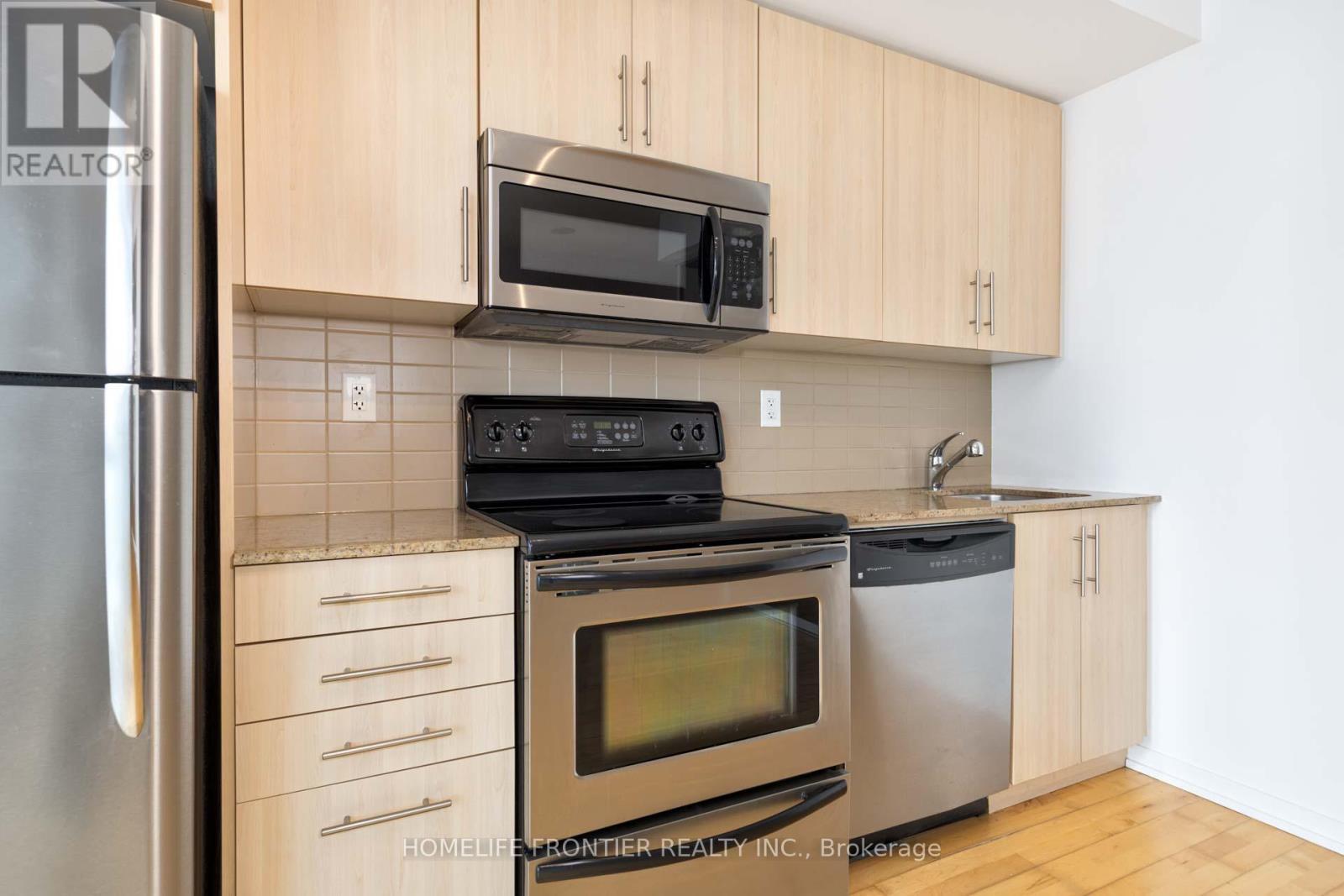 2111 - 65 Bremner Boulevard, Toronto, ON - Indoor Photo Showing Kitchen