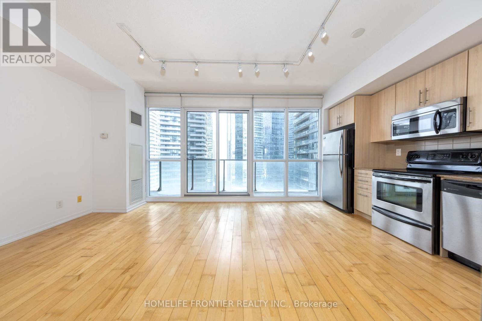 2111 - 65 Bremner Boulevard, Toronto, ON - Indoor Photo Showing Kitchen