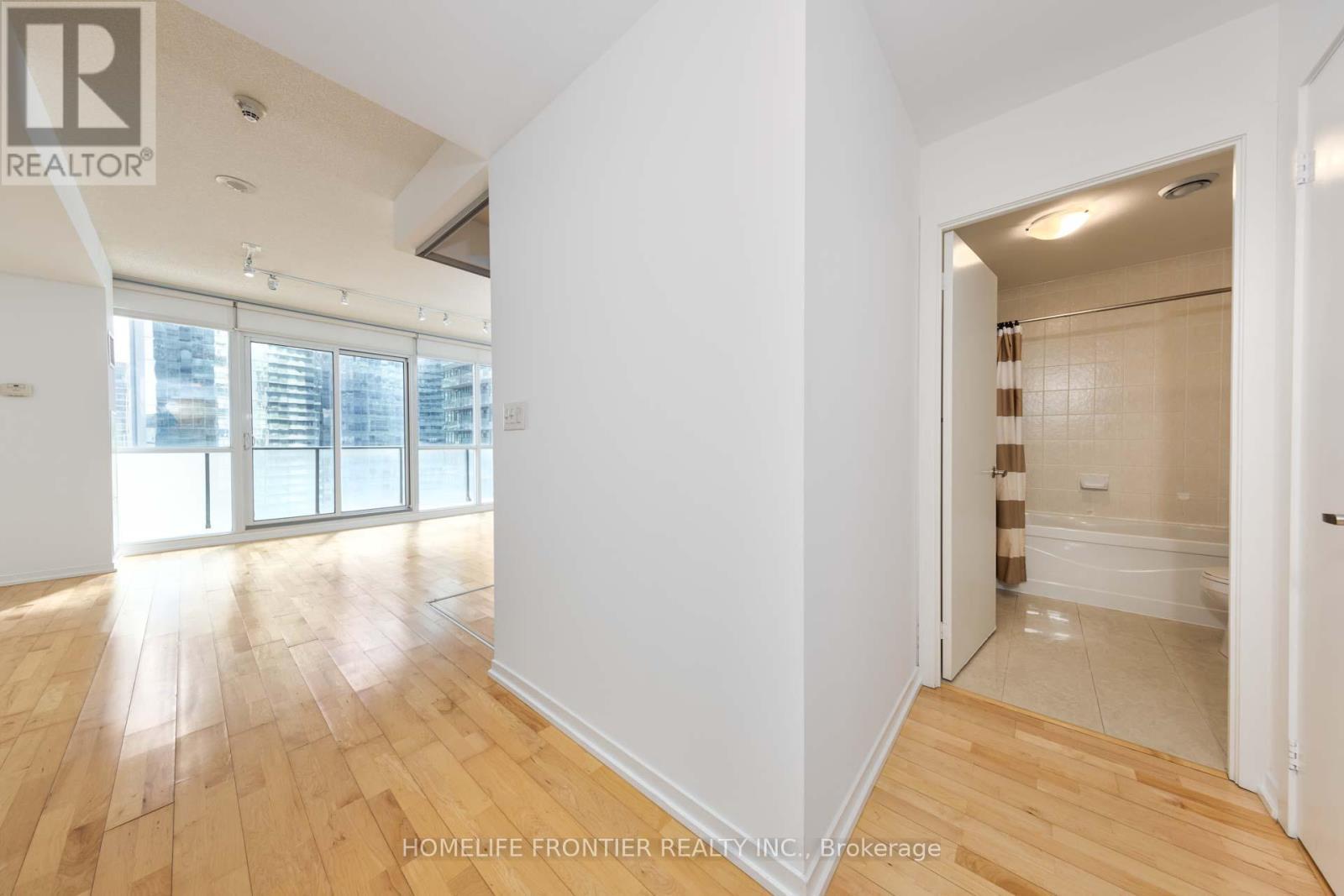 2111 - 65 Bremner Boulevard, Toronto, ON - Indoor Photo Showing Other Room