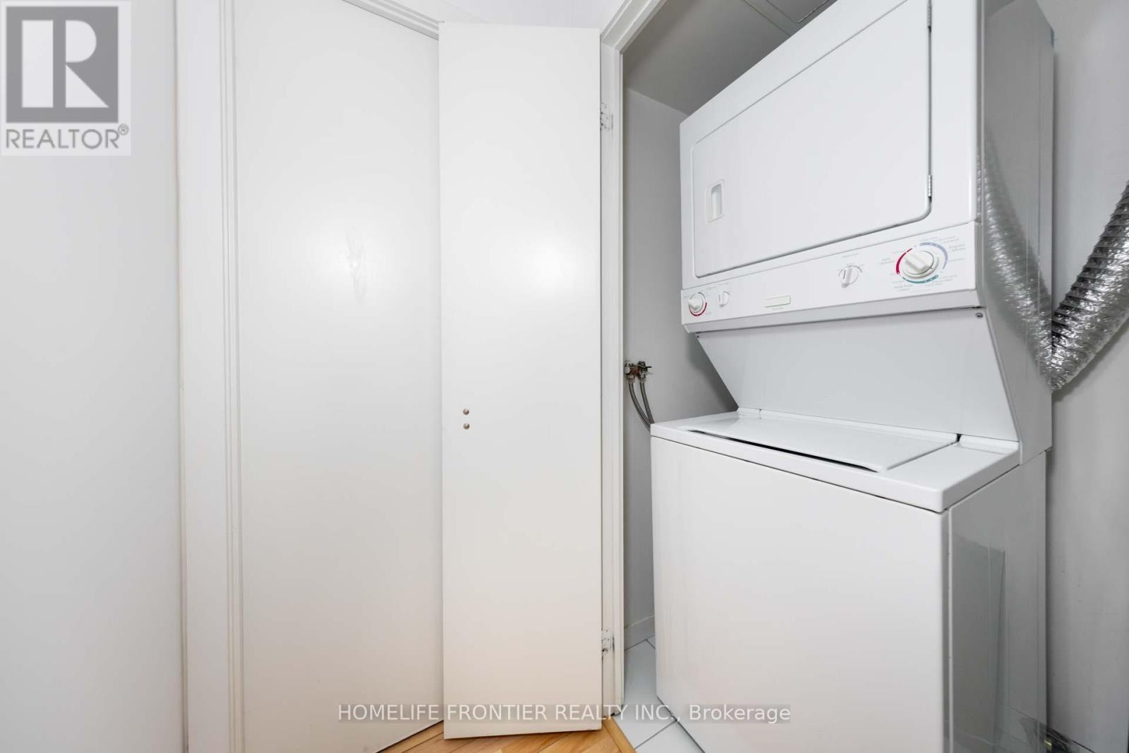 2111 - 65 Bremner Boulevard, Toronto, ON - Indoor Photo Showing Laundry Room