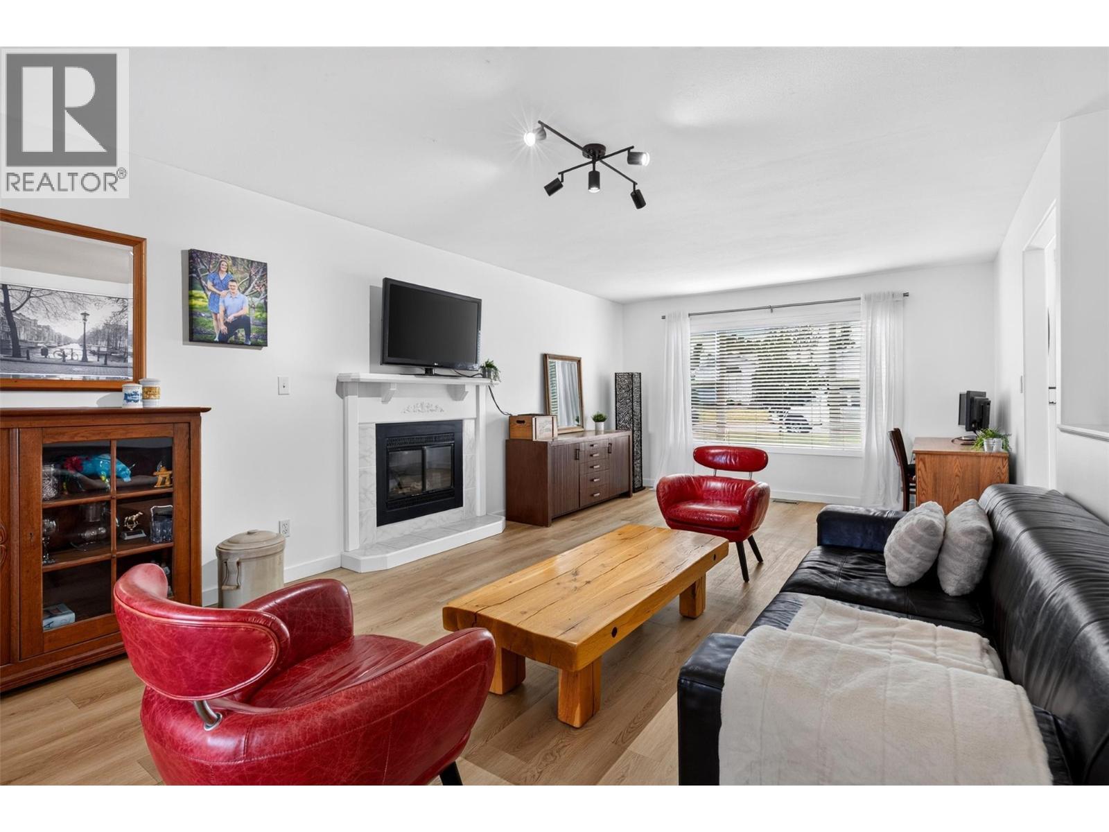 2655 Applegreen Court, West Kelowna, BC - Indoor Photo Showing Living Room With Fireplace