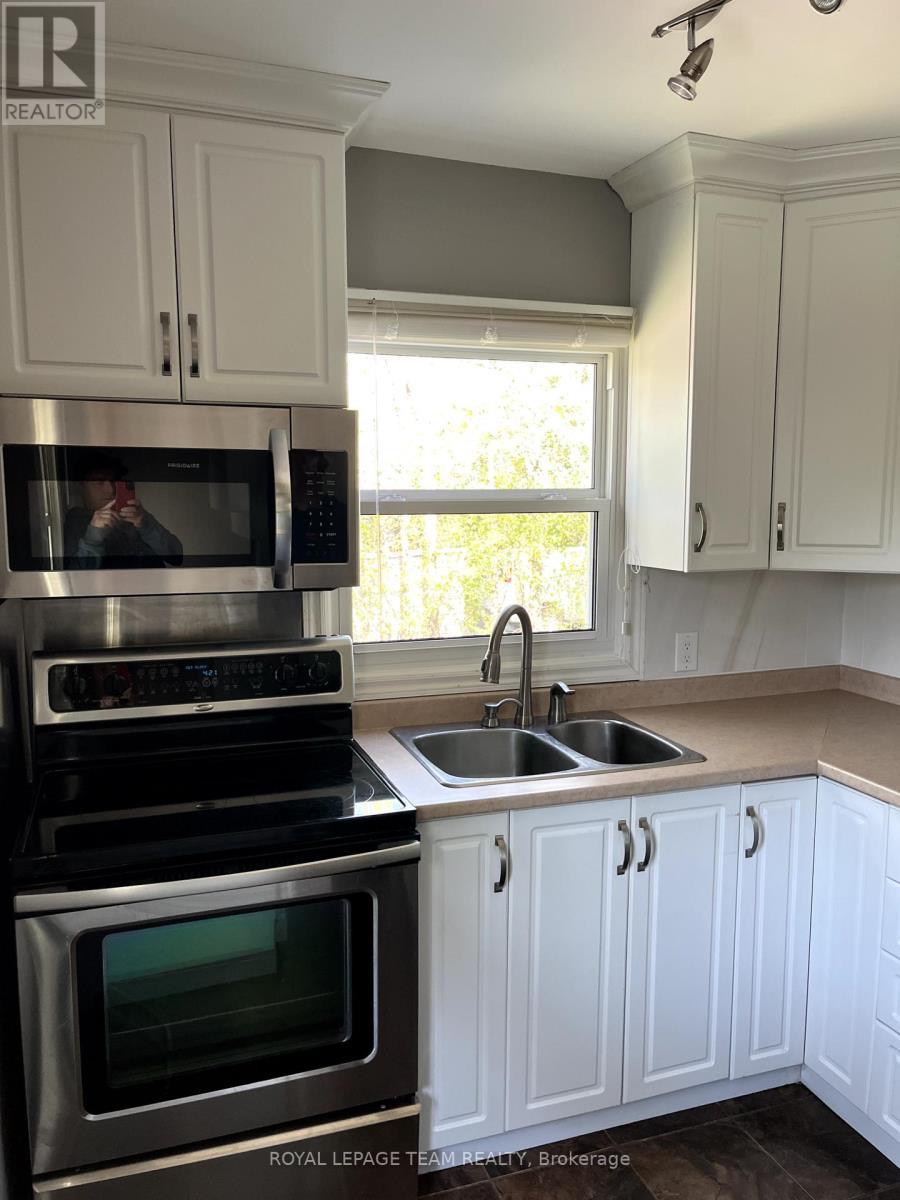 Kitchen - 9 Tower Road E, Ottawa, ON - Indoor Photo Showing Kitchen With Double Sink