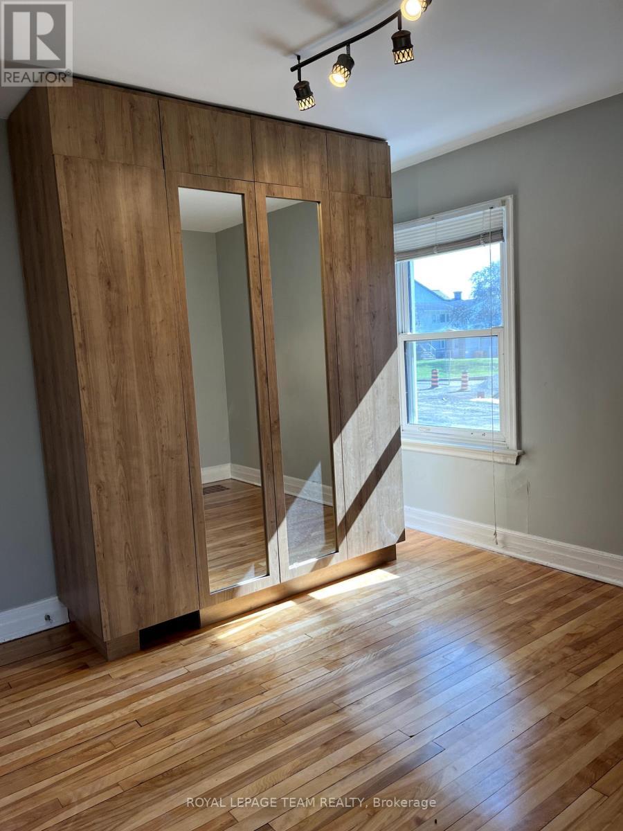 Primary bedroom (11'6\"x10'4\") has wardrobe closet - 9 Tower Road E, Ottawa, ON - Indoor Photo Showing Other Room