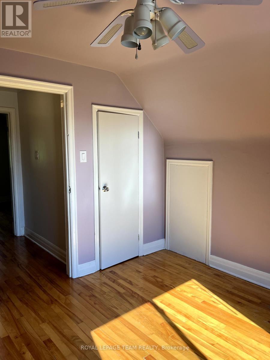 Second floor bedroom (west) - 9 Tower Road E, Ottawa, ON - Indoor