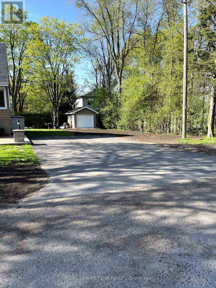 Double wide and deep laneway - 9 Tower Road E, Ottawa, ON - Outdoor With View