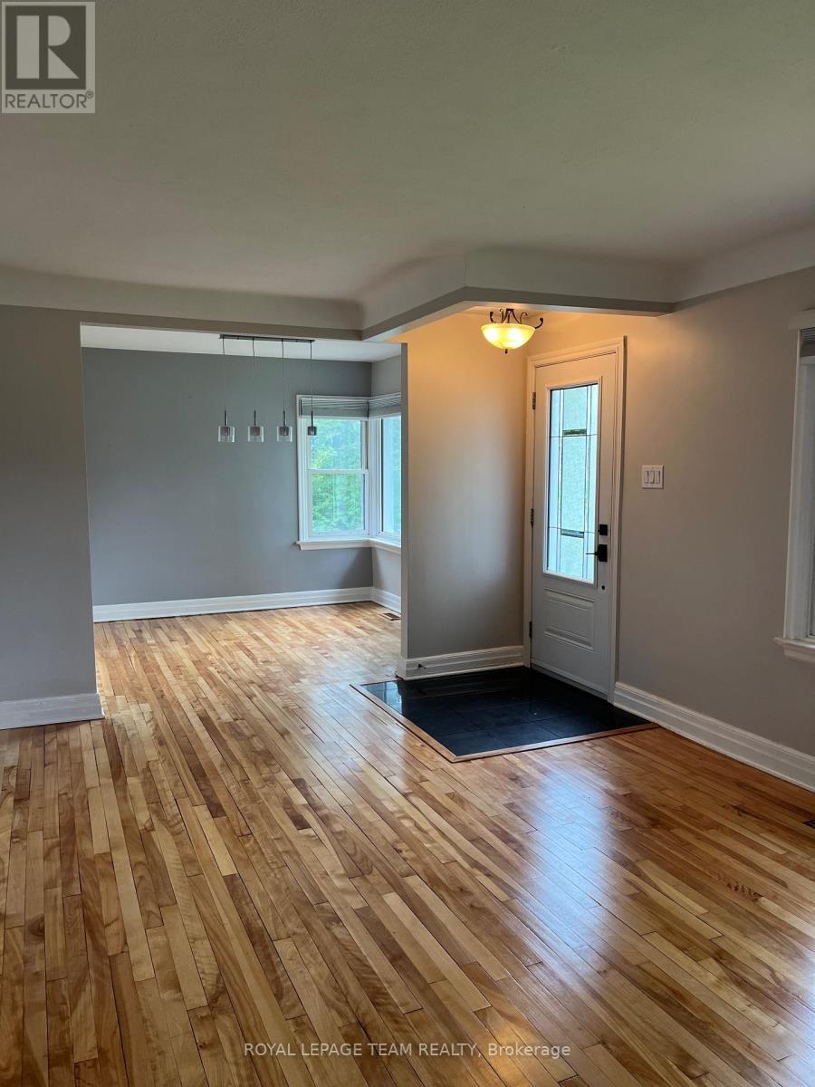 Dining room 9'3\"x9'3\" - 9 Tower Road E, Ottawa, ON - Indoor Photo Showing Other Room