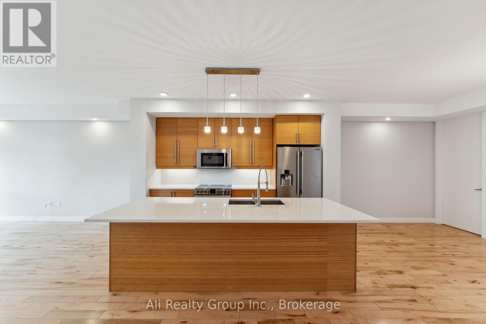 36 Ontario Street, Ottawa, ON - Indoor Photo Showing Kitchen With Double Sink