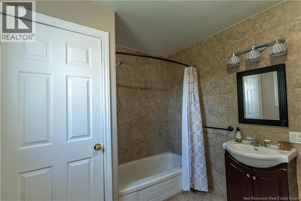 4 Gregg Street, Baie-Sainte-Anne, NB - Indoor Photo Showing Bathroom