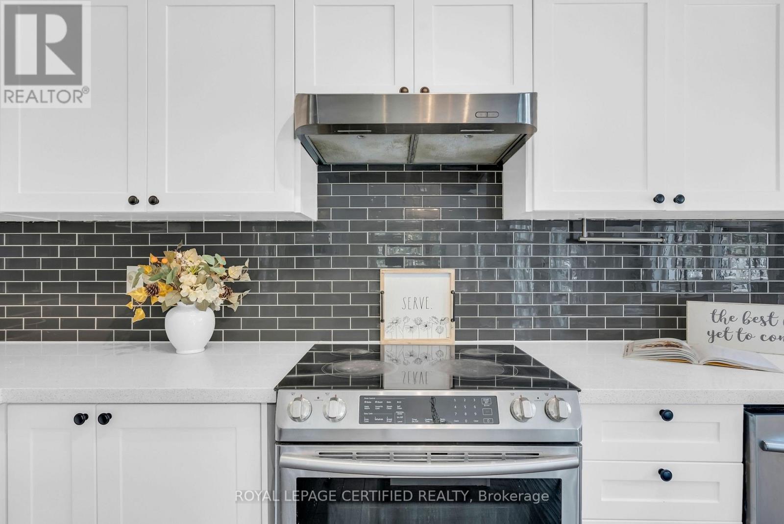 5890 Tampico Way, Mississauga, ON - Indoor Photo Showing Kitchen