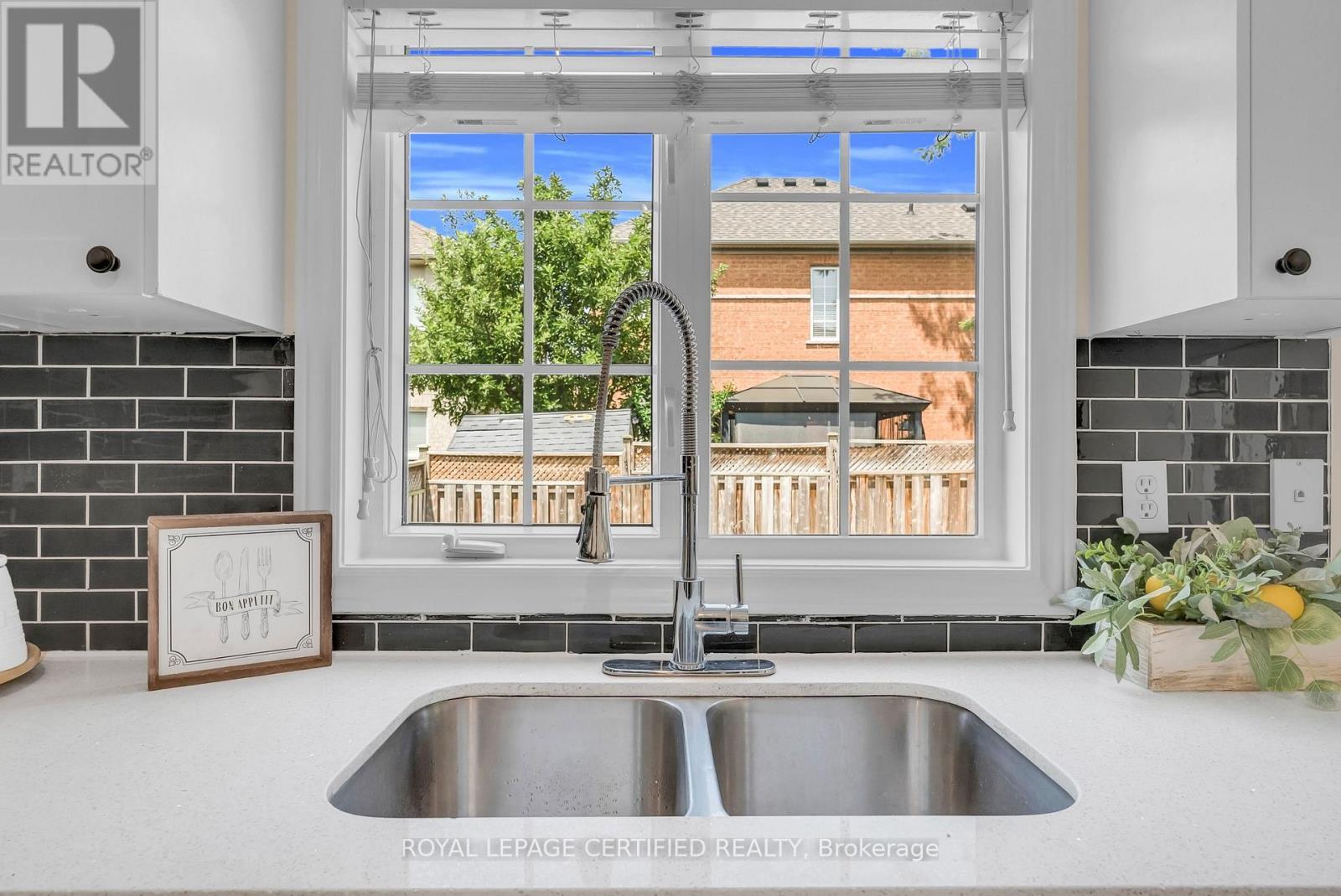 5890 Tampico Way, Mississauga, ON - Indoor Photo Showing Kitchen With Double Sink