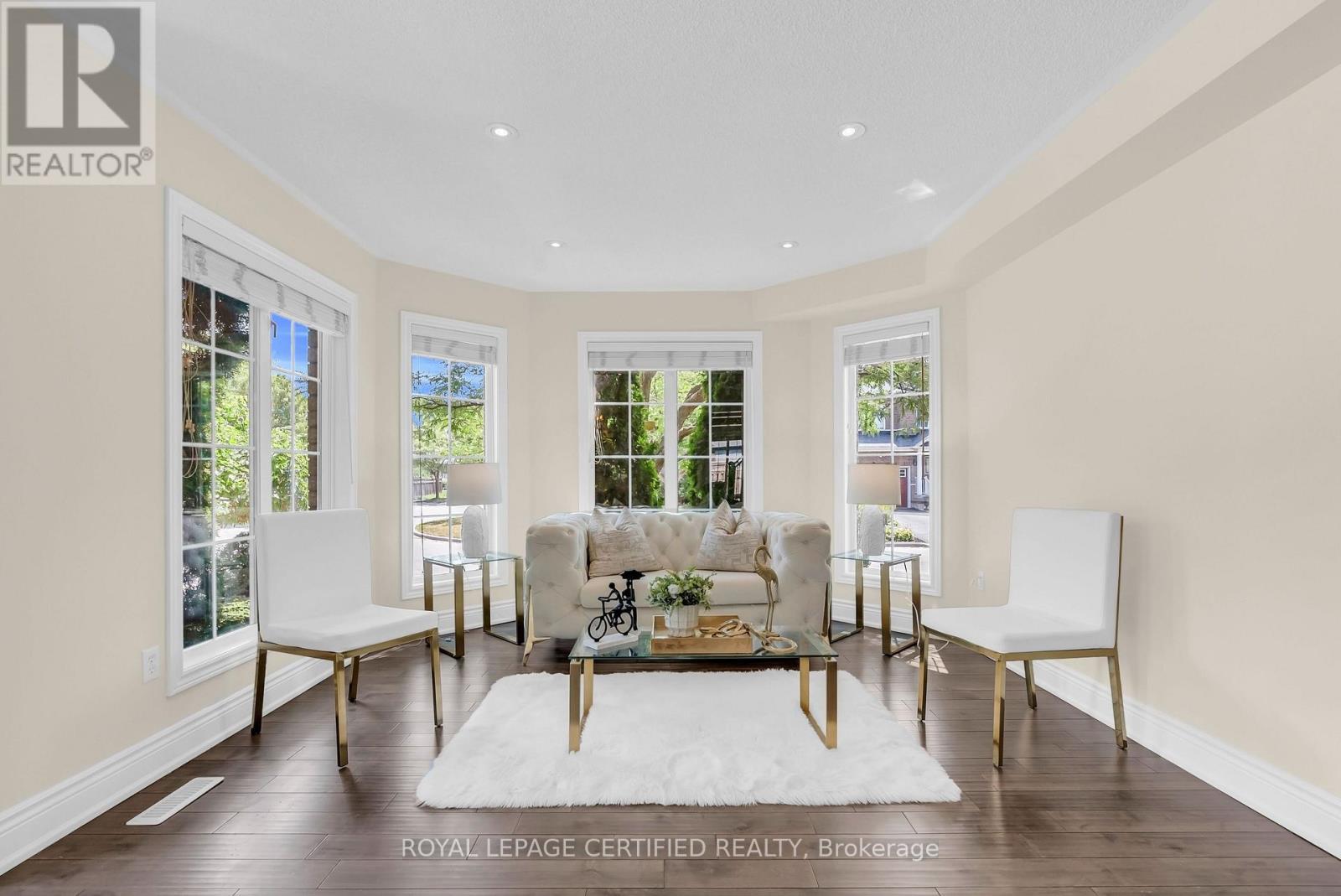 5890 Tampico Way, Mississauga, ON - Indoor Photo Showing Living Room
