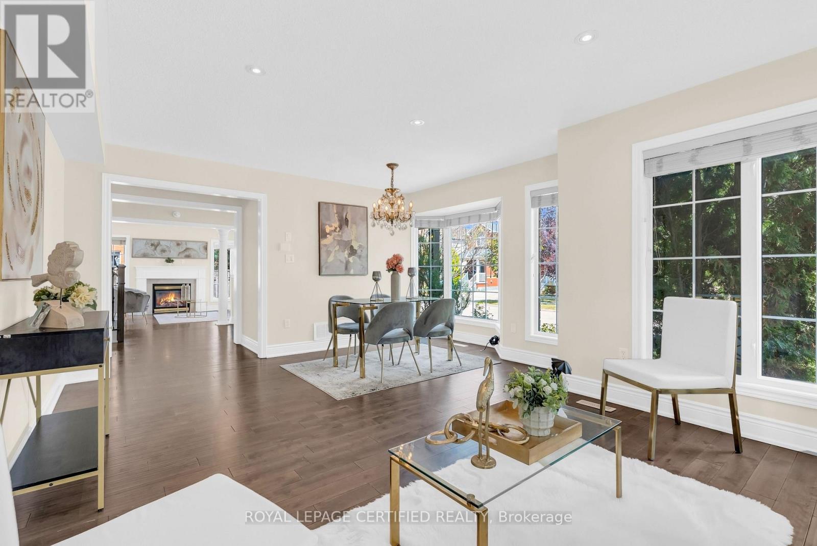 5890 Tampico Way, Mississauga, ON - Indoor Photo Showing Living Room With Fireplace