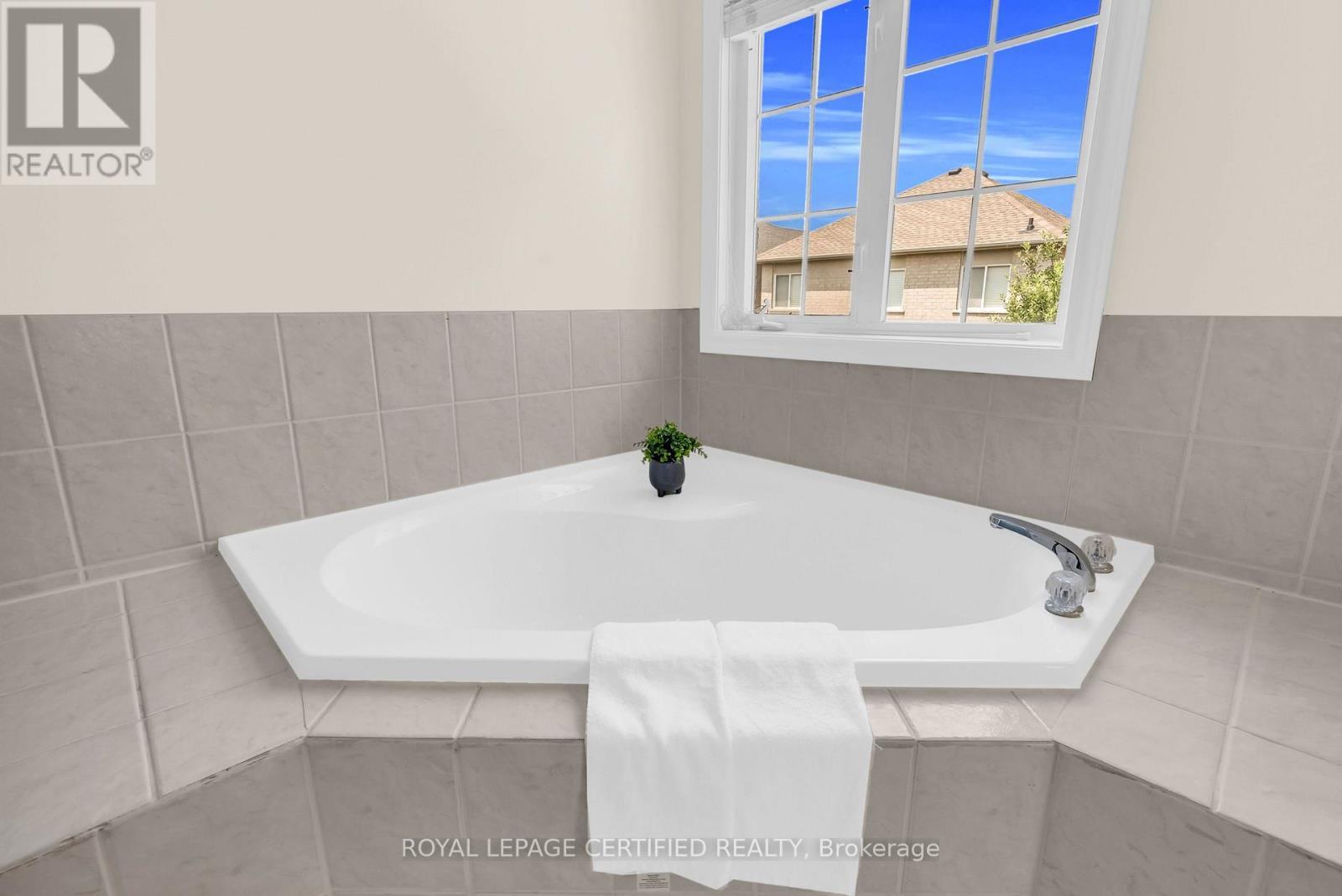 5890 Tampico Way, Mississauga, ON - Indoor Photo Showing Bathroom