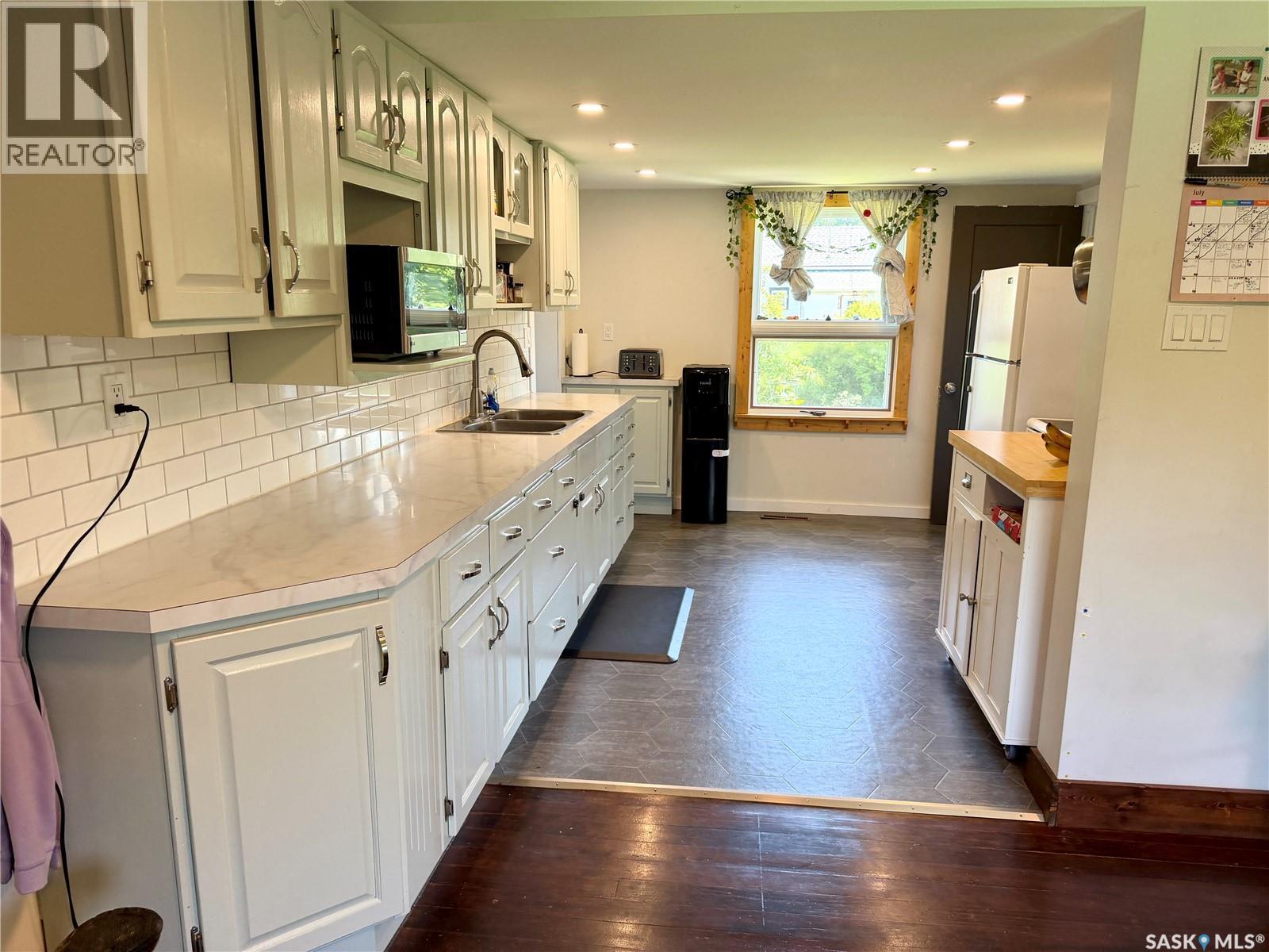 402 4Th Street, Medstead, SK - Indoor Photo Showing Kitchen