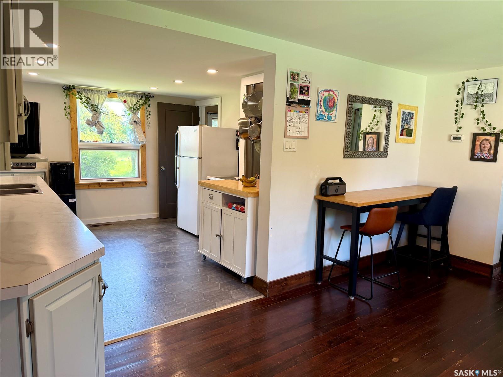 402 4Th Street, Medstead, SK - Indoor Photo Showing Kitchen