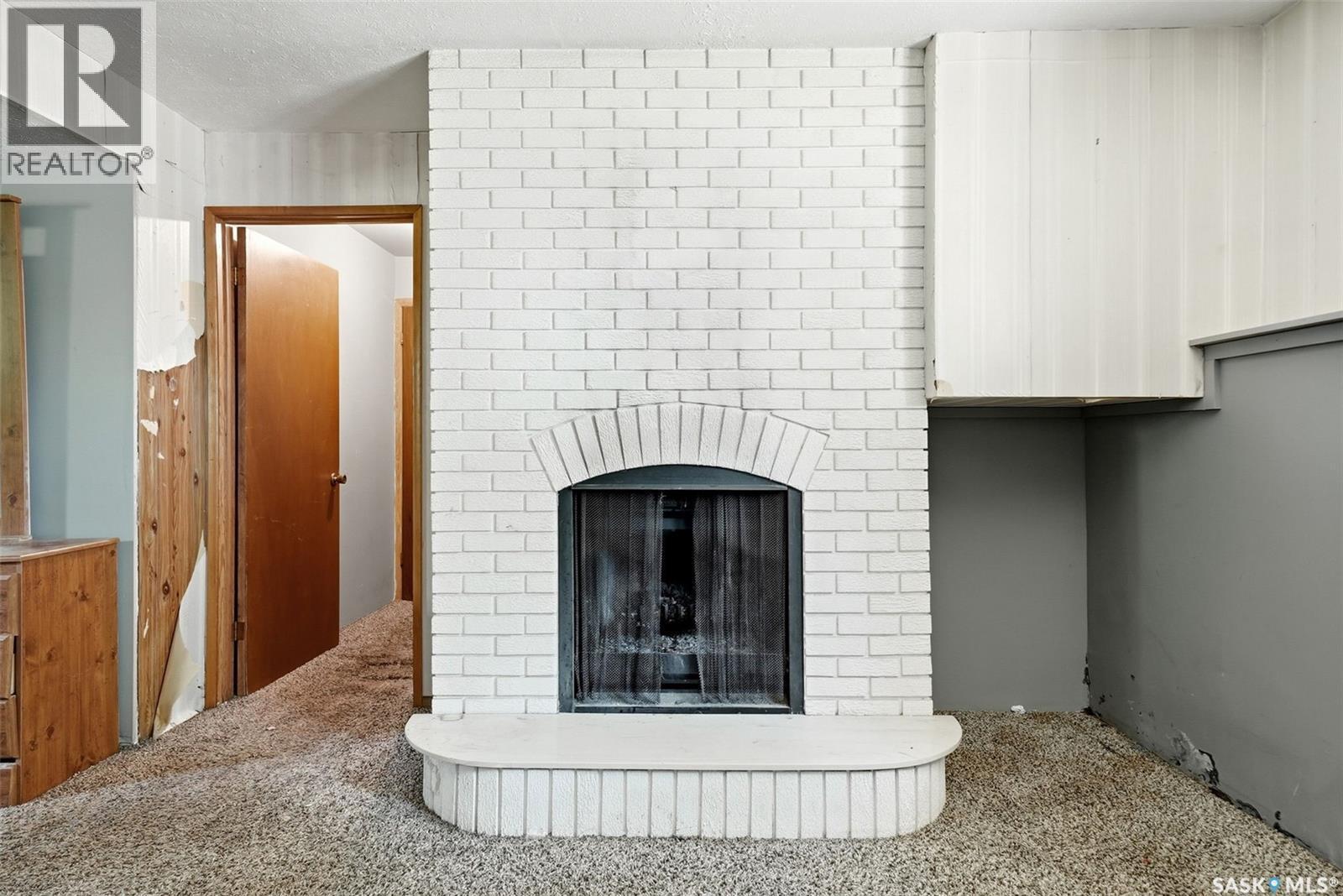 158 Read Avenue, Regina, SK - Indoor With Fireplace