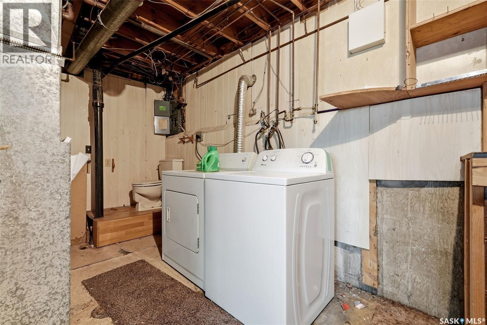 158 Read Avenue, Regina, SK - Indoor Photo Showing Laundry Room
