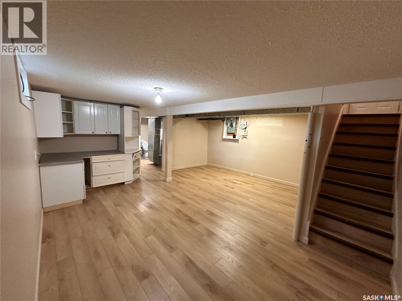 1106 10Th Avenue E, Regina, SK - Indoor