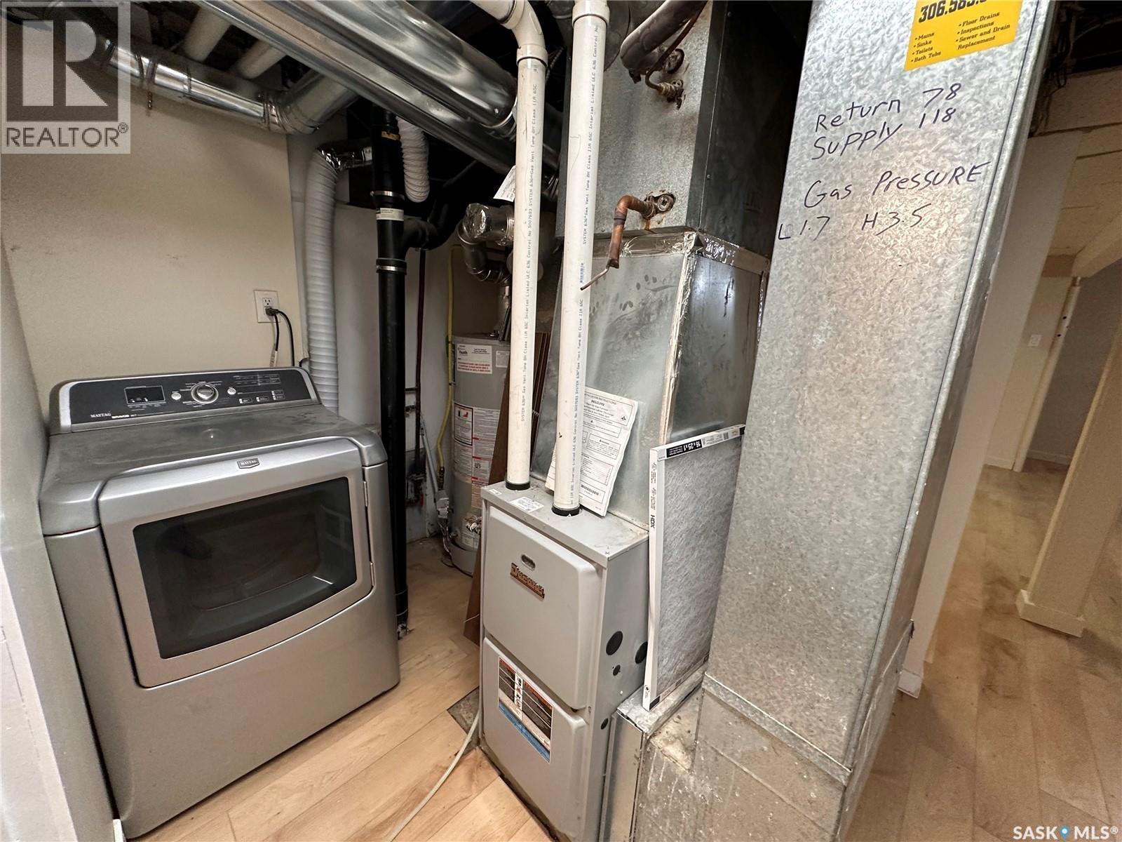 1106 10Th Avenue E, Regina, SK - Indoor Photo Showing Laundry Room