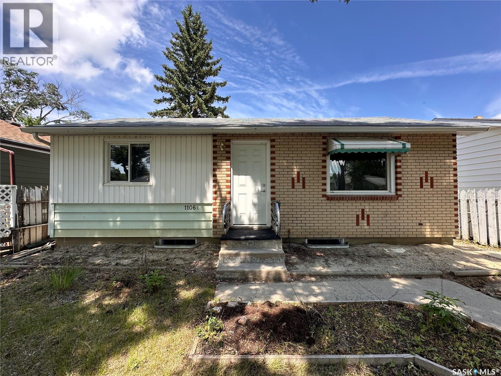 1106 10Th Avenue E, Regina, SK - Outdoor