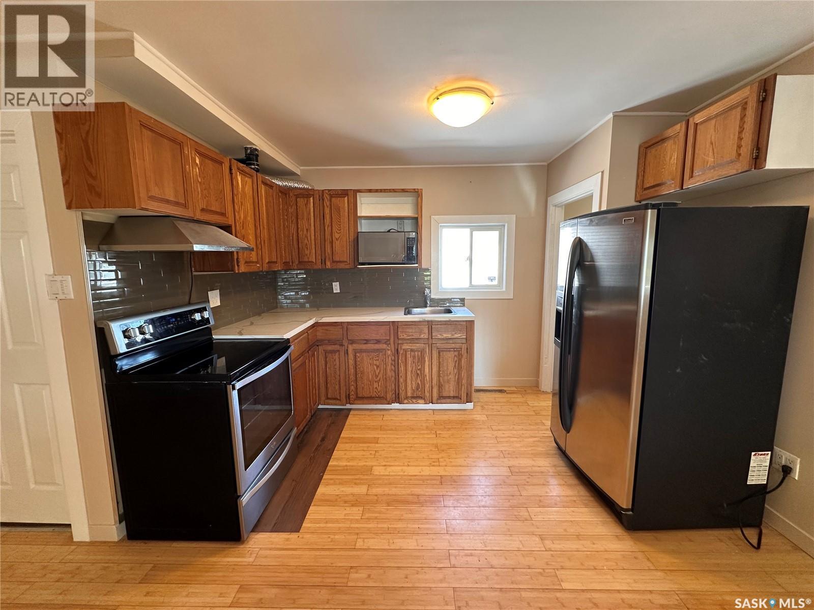 1106 10Th Avenue E, Regina, SK - Indoor Photo Showing Kitchen