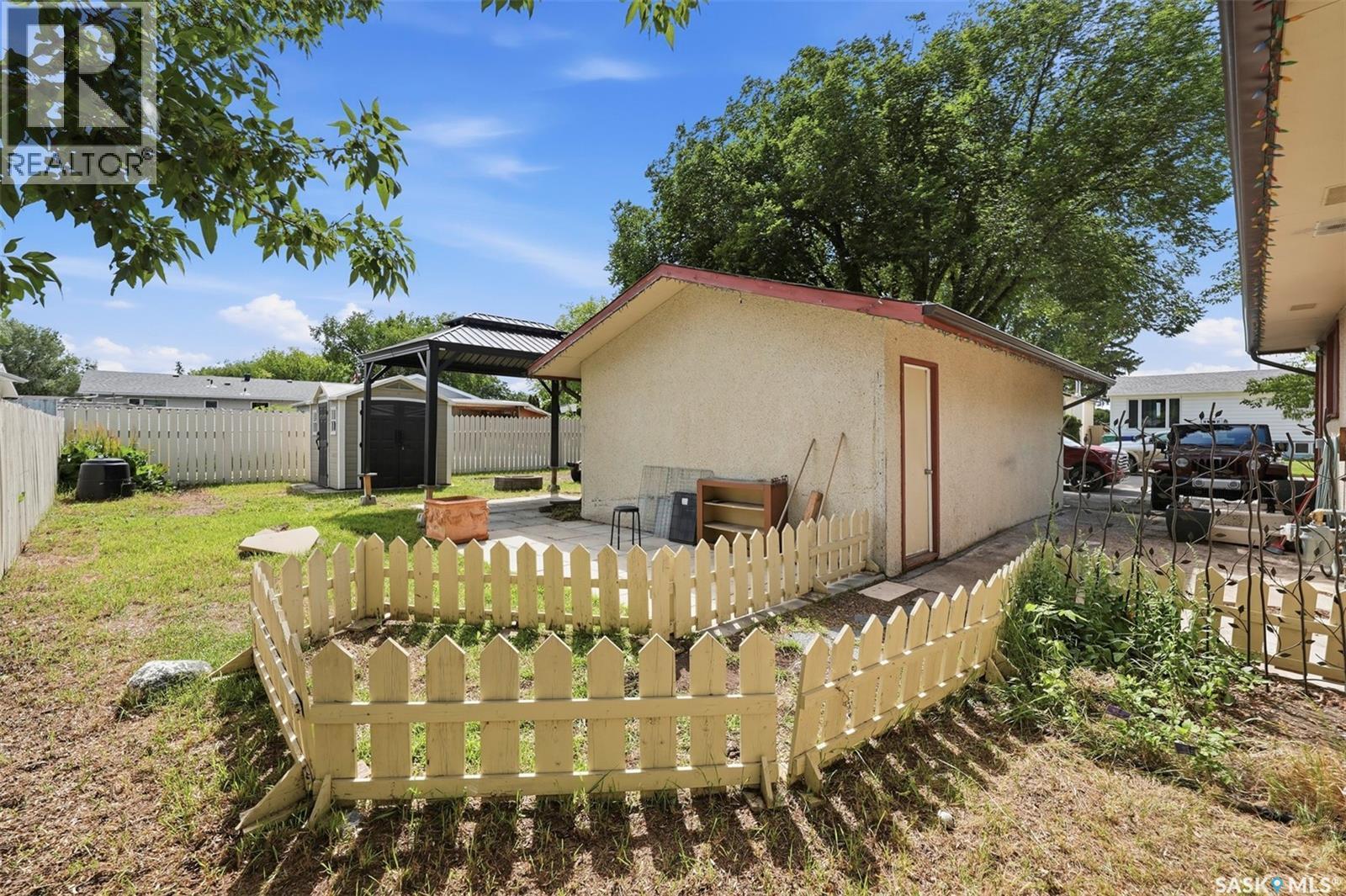 2145 37Th Street W, Saskatoon, SK - Outdoor