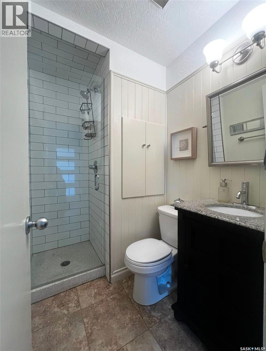 1183 George Street E, Swift Current, SK - Indoor Photo Showing Bathroom