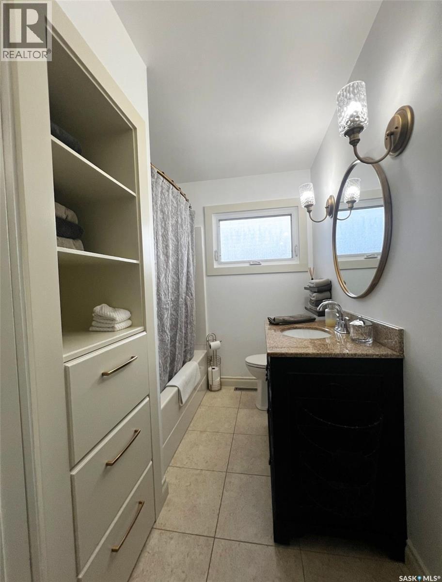 1183 George Street E, Swift Current, SK - Indoor Photo Showing Bathroom