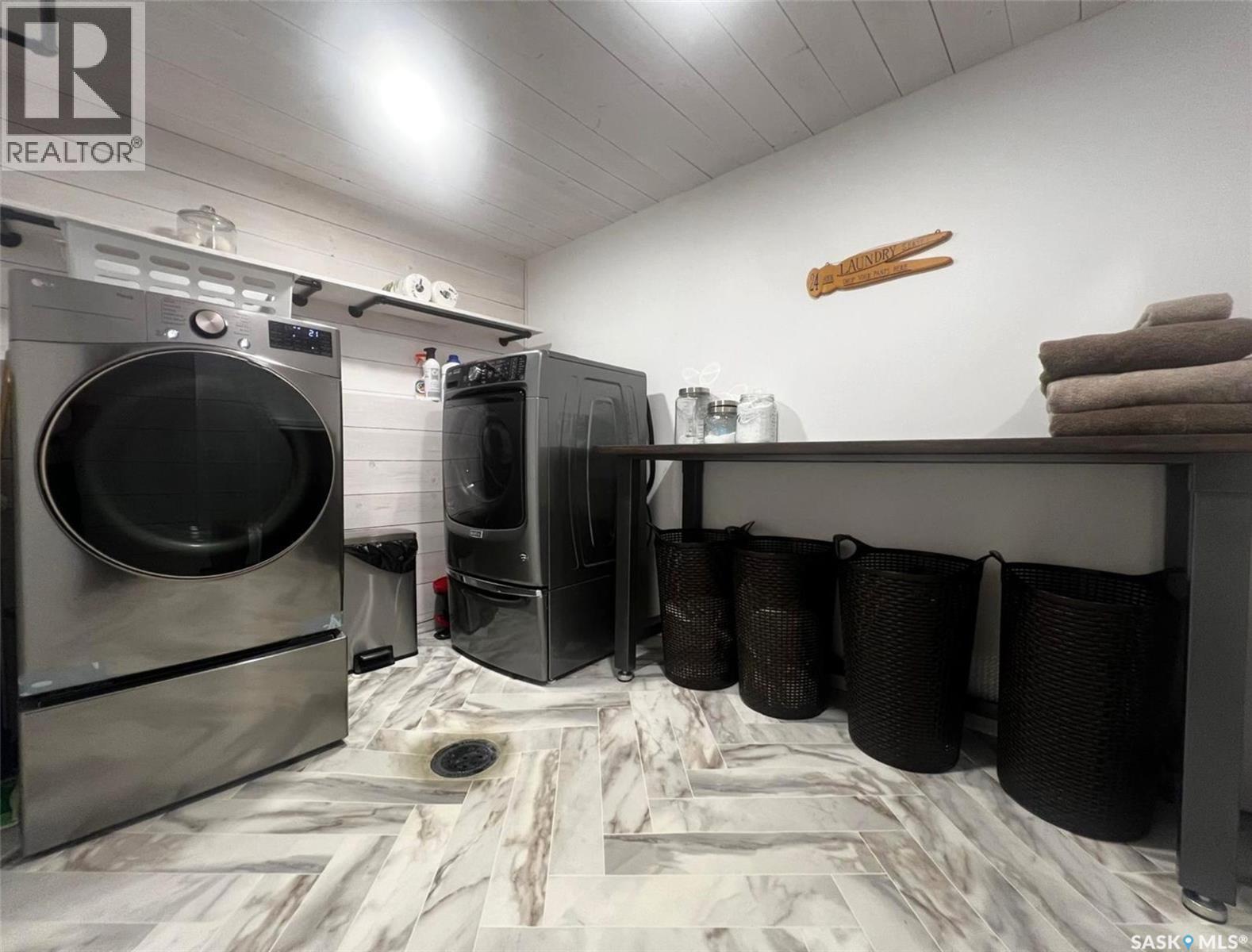 1183 George Street E, Swift Current, SK - Indoor Photo Showing Laundry Room