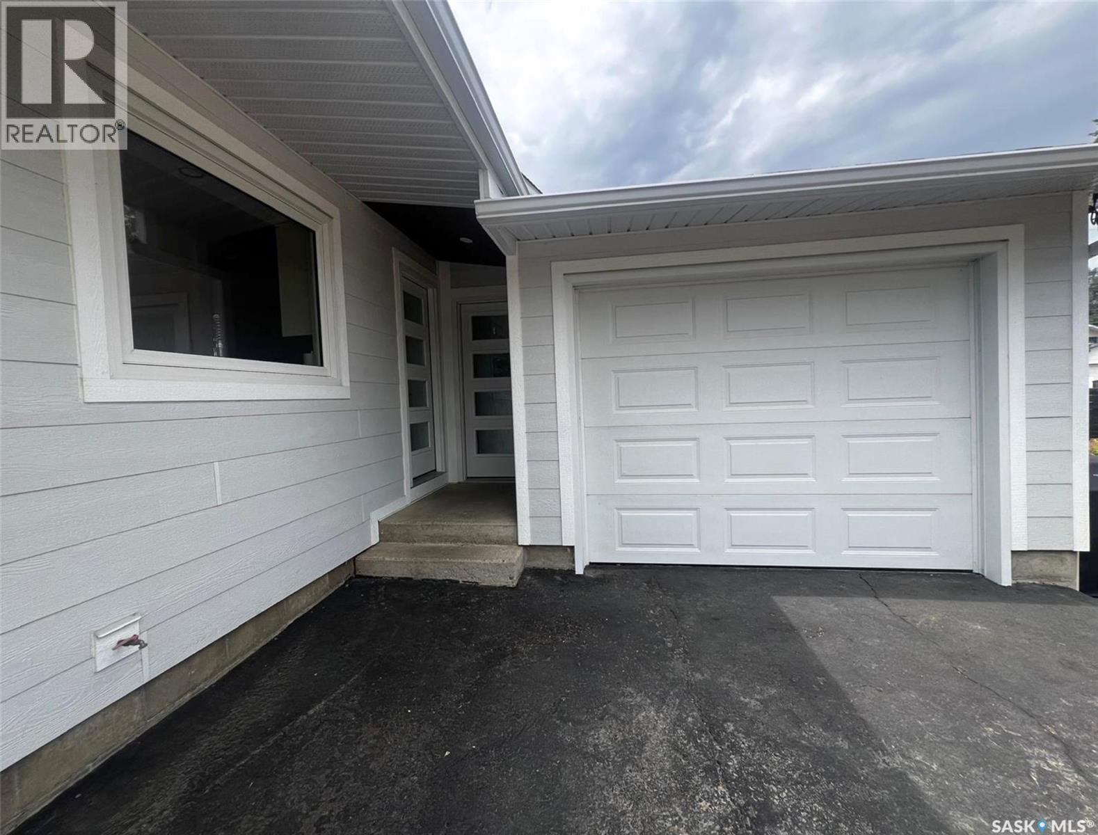 1183 George Street E, Swift Current, SK - Outdoor With Exterior