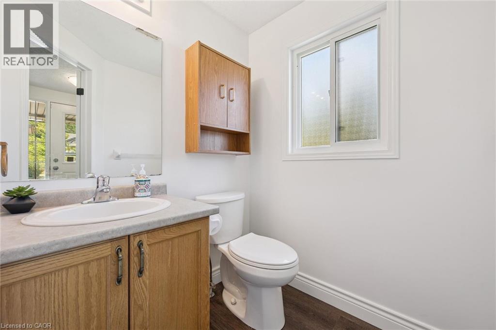 Bathroom - 71 Peach Blossom Crescent, Kitchener, ON - Indoor Photo Showing Bathroom