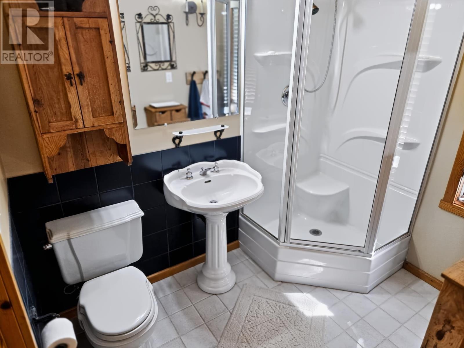 123 Canfield Rd, Kenora, ON - Indoor Photo Showing Bathroom