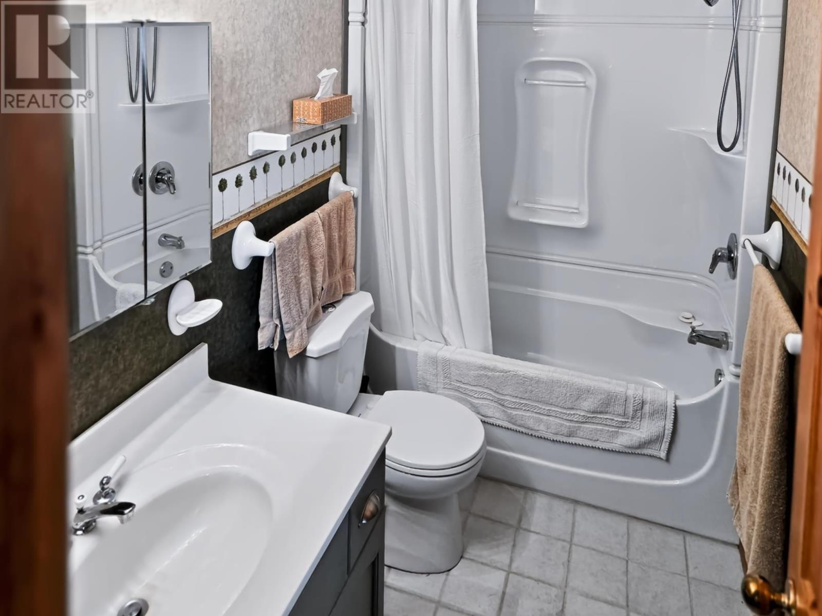 123 Canfield Rd, Kenora, ON - Indoor Photo Showing Bathroom