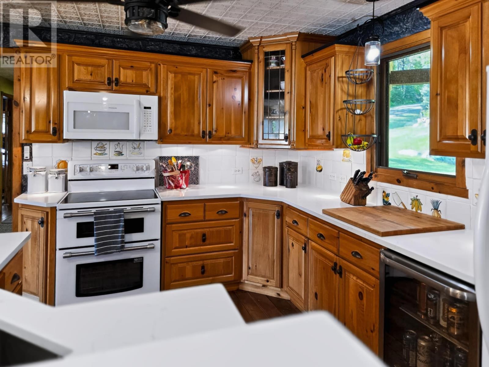 123 Canfield Rd, Kenora, ON - Indoor Photo Showing Kitchen