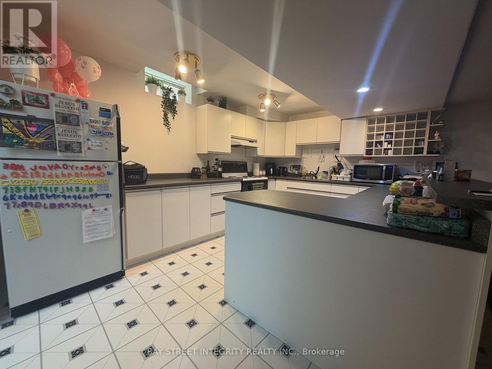 5110 Nishga Court, Mississauga, ON - Indoor Photo Showing Kitchen