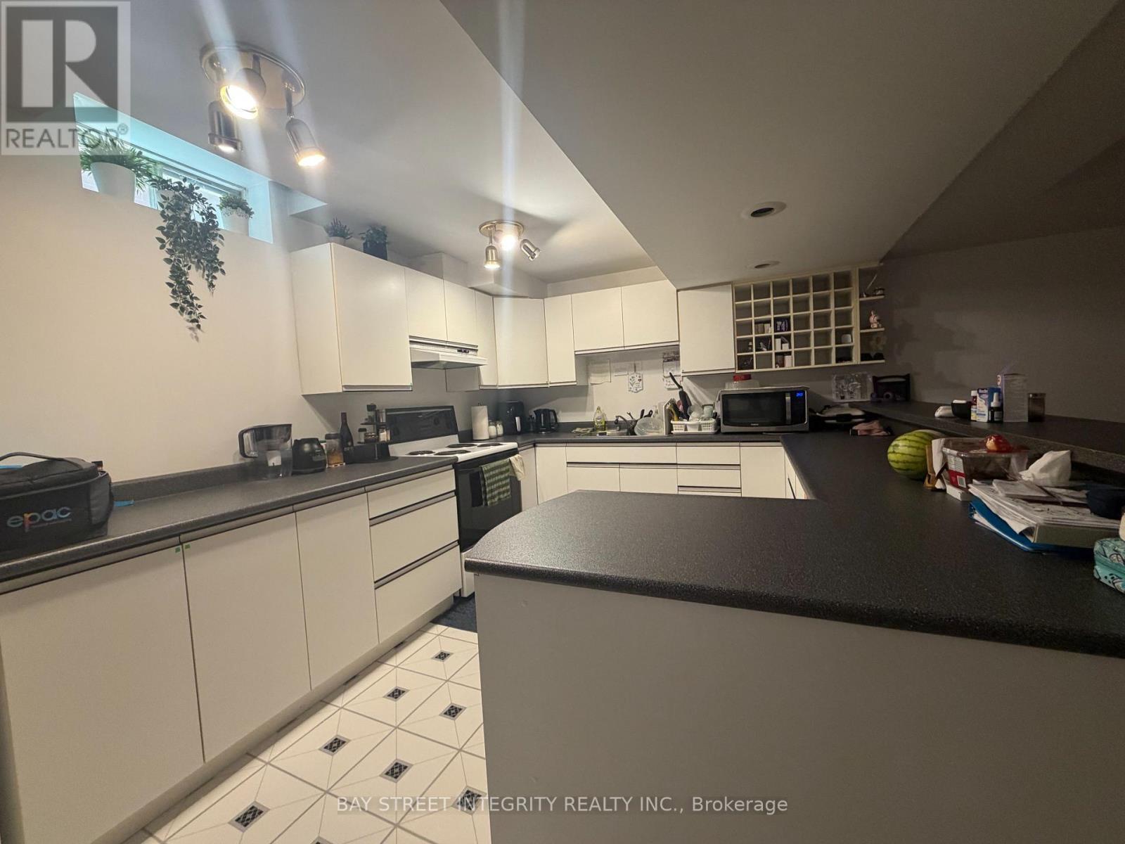 5110 Nishga Court, Mississauga, ON - Indoor Photo Showing Kitchen