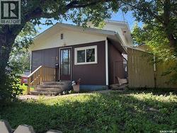 25 Home STREET W Moose Jaw, SK S6H 4X2