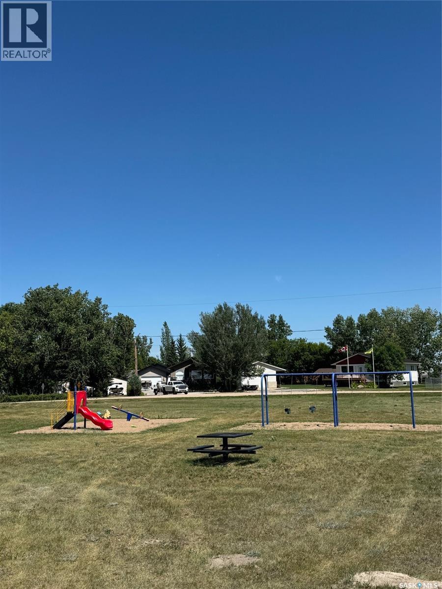 5-Y Marine Drive, Island View, SK