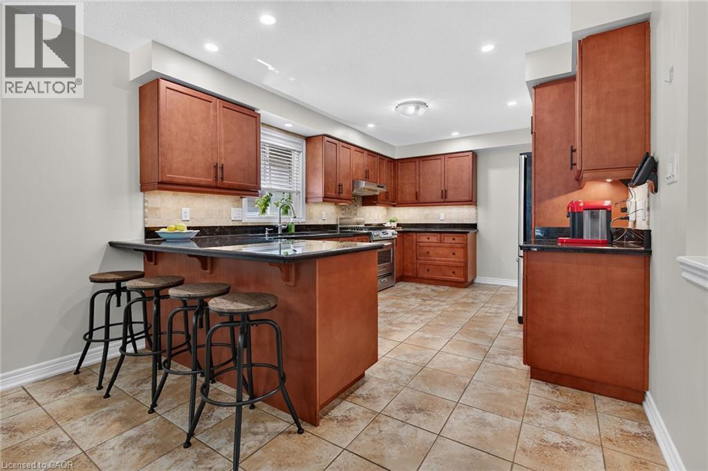 160 Wills Crescent, Binbrook, ON - Indoor Photo Showing Kitchen
