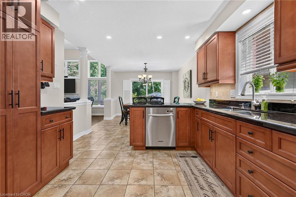 160 Wills Crescent, Binbrook, ON - Indoor Photo Showing Kitchen